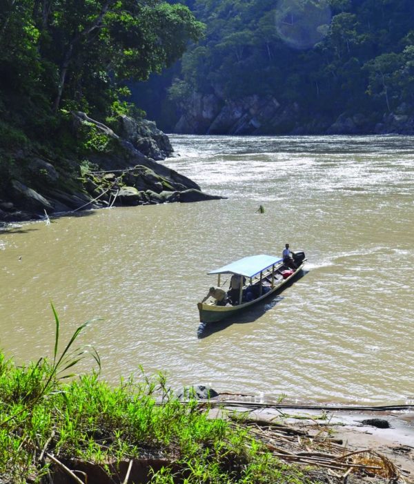 Bote en el río Beni